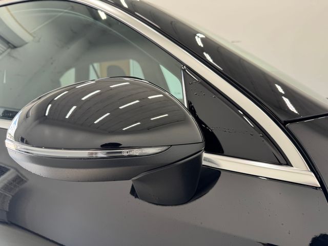 2025 Mercedes Benz GLC 300 photo 37