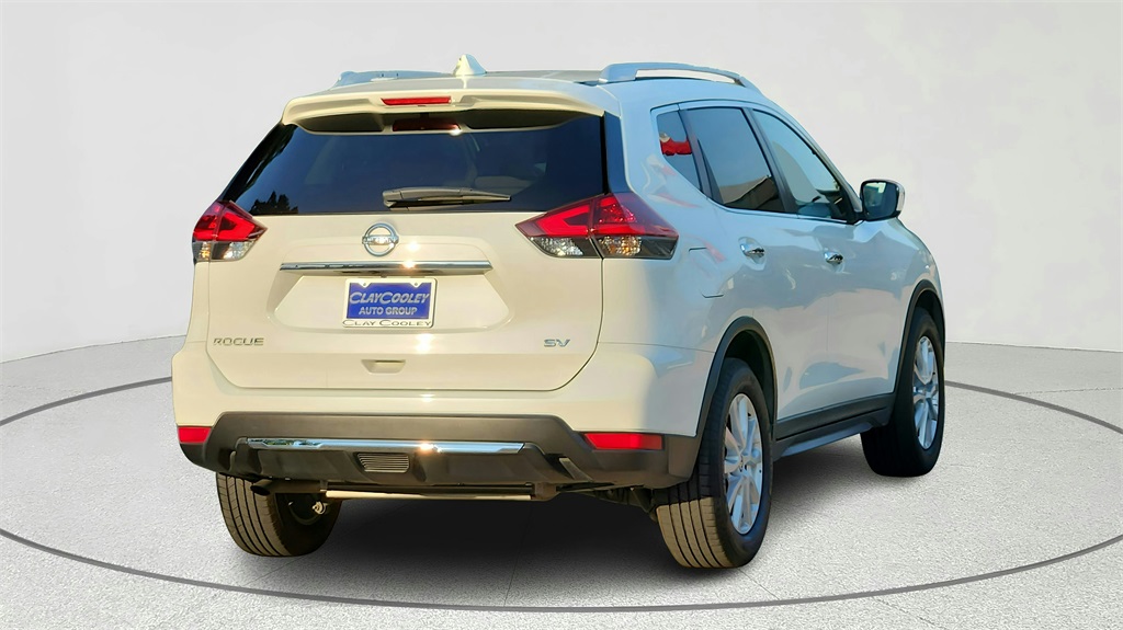 2017 Nissan Rogue SV photo 13