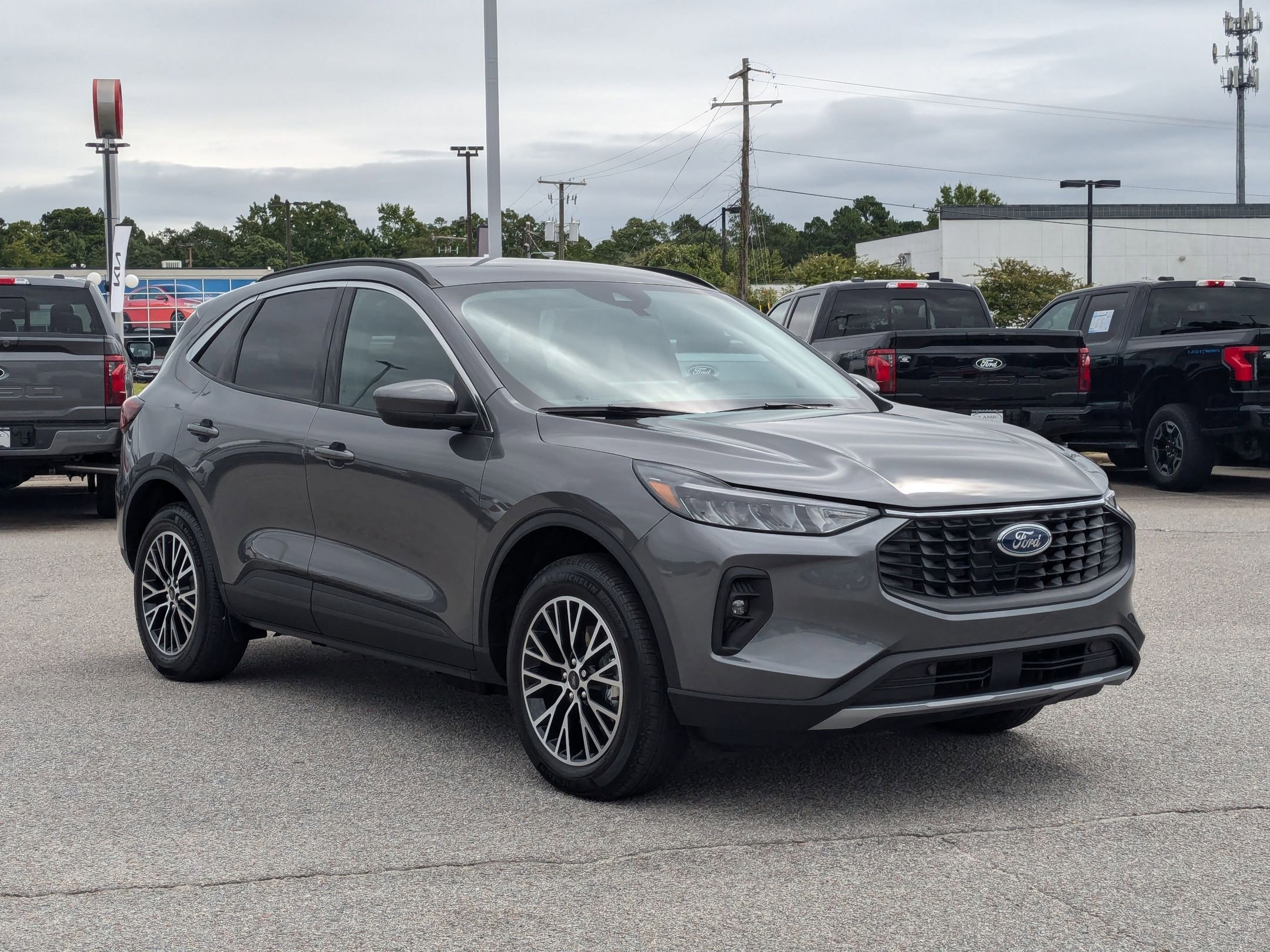 2024 Ford Escape Plug-In Hybrid photo 3