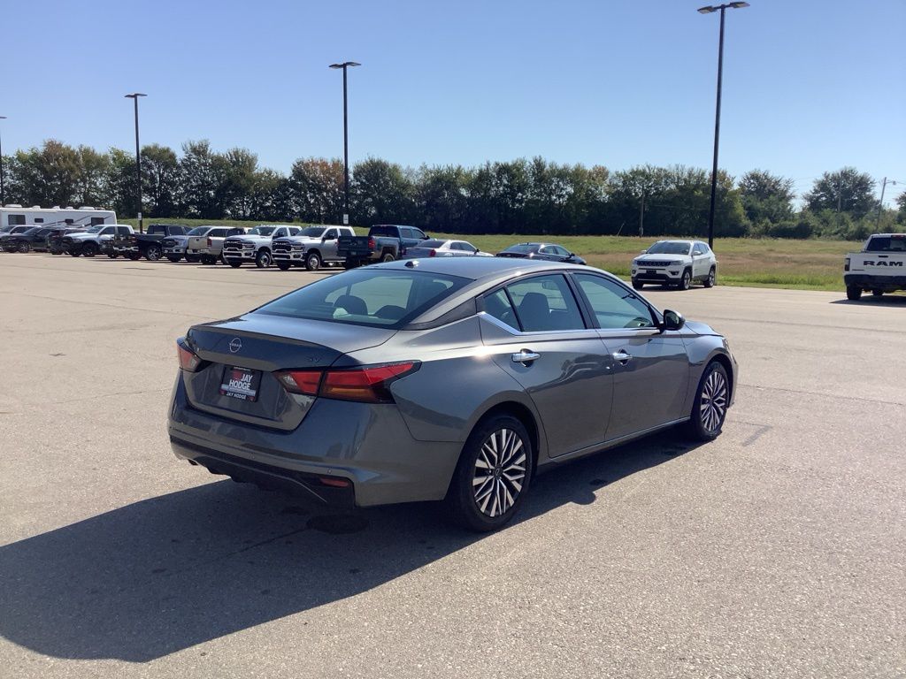 2024 Nissan Altima 2.5 SV photo 5
