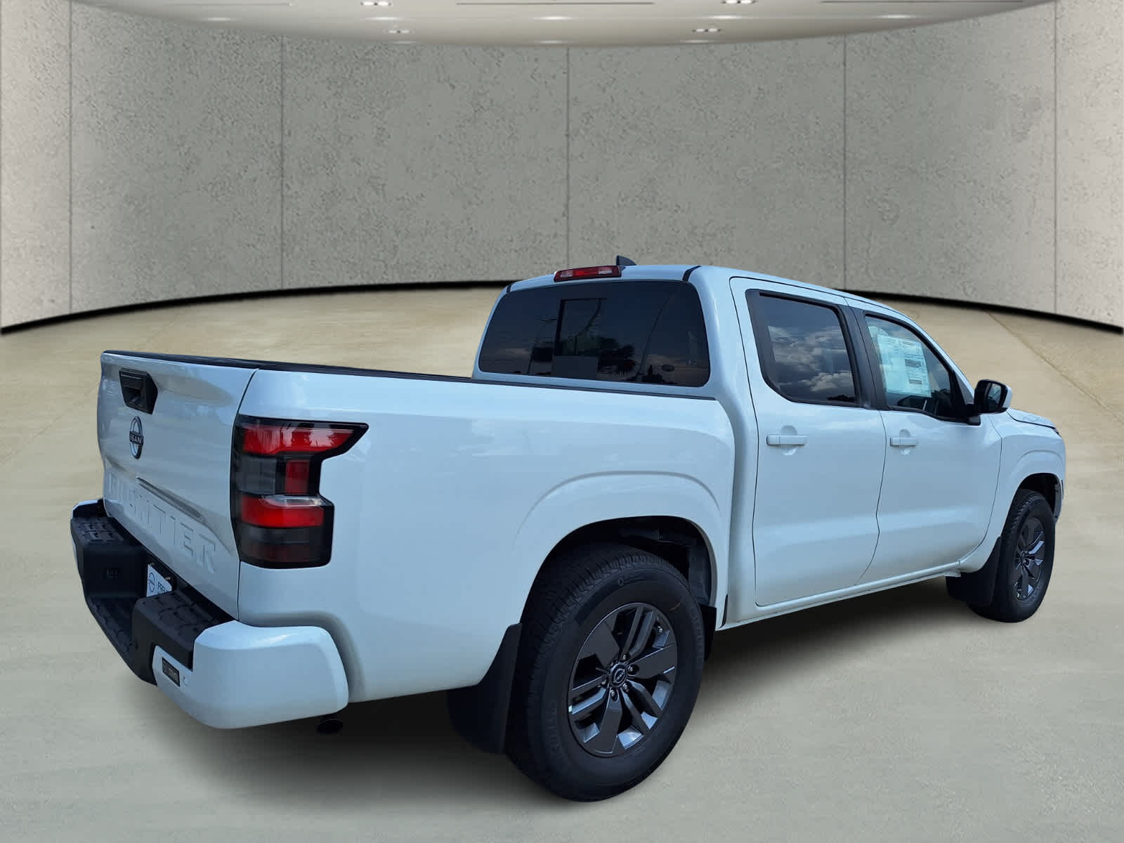 2025 Nissan Frontier Crew Cab SV photo 5