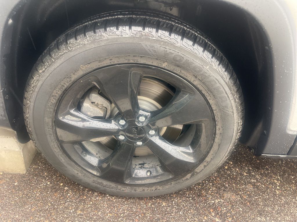2019 Jeep Cherokee Altitude photo 16