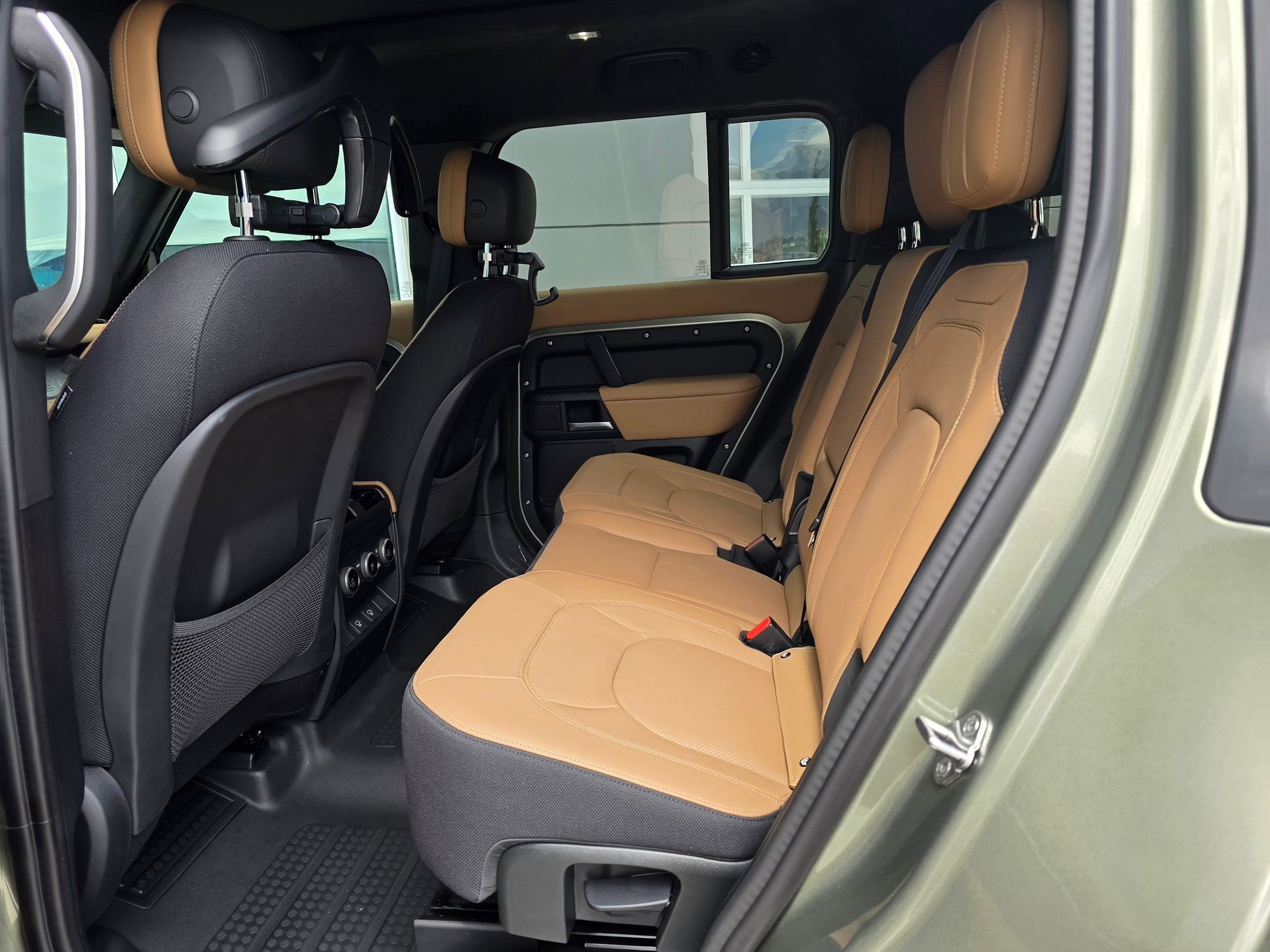 2025 Land Rover Defender 130 X photo 16