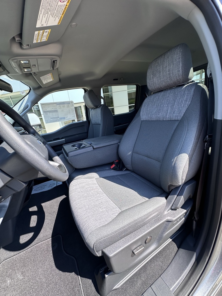 2025 Ford F-250 photo 9