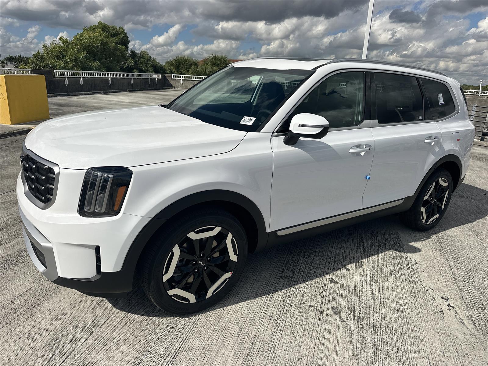 2025 Kia Telluride S's photo