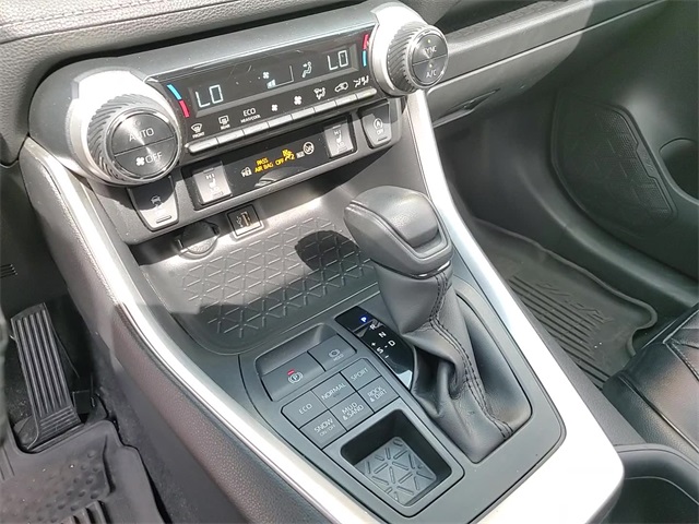 2023 Toyota RAV4 XLE photo 17