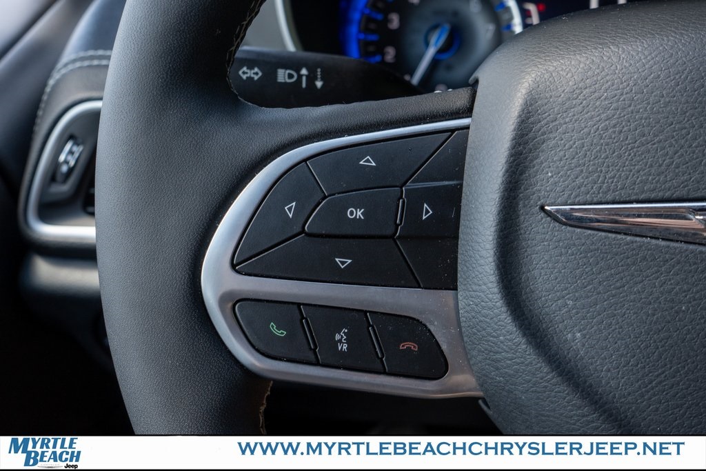 2025 Chrysler Pacifica photo 26
