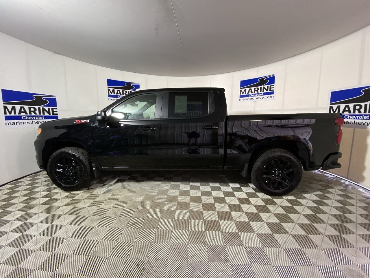 2025 Chevrolet Silverado 1500 RST photo 4