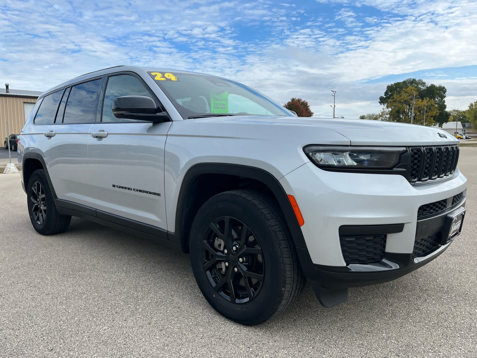 2024 Jeep Grand Cherokee Altitude photo 3