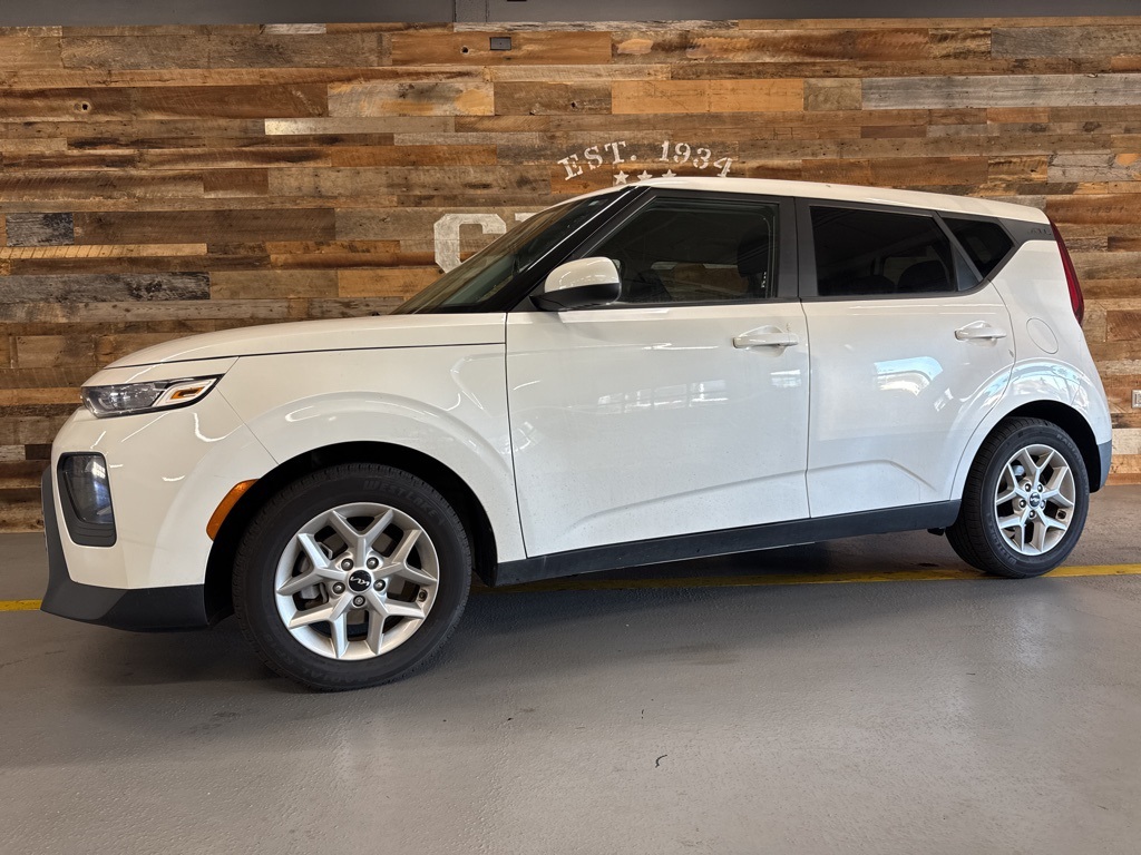 2022 Kia Soul LX S X-Line photo 2