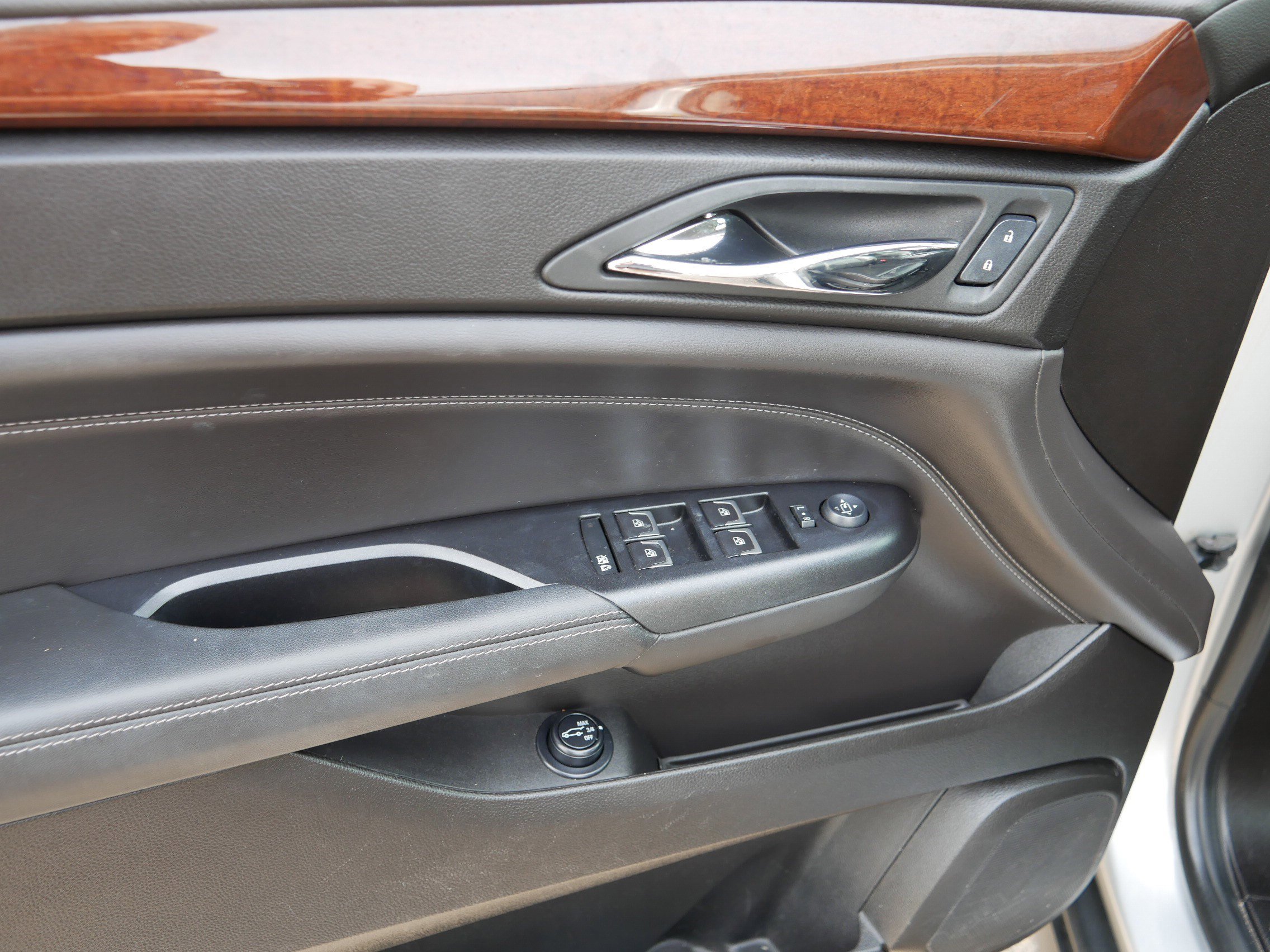 2016 Cadillac SRX Luxury photo 19