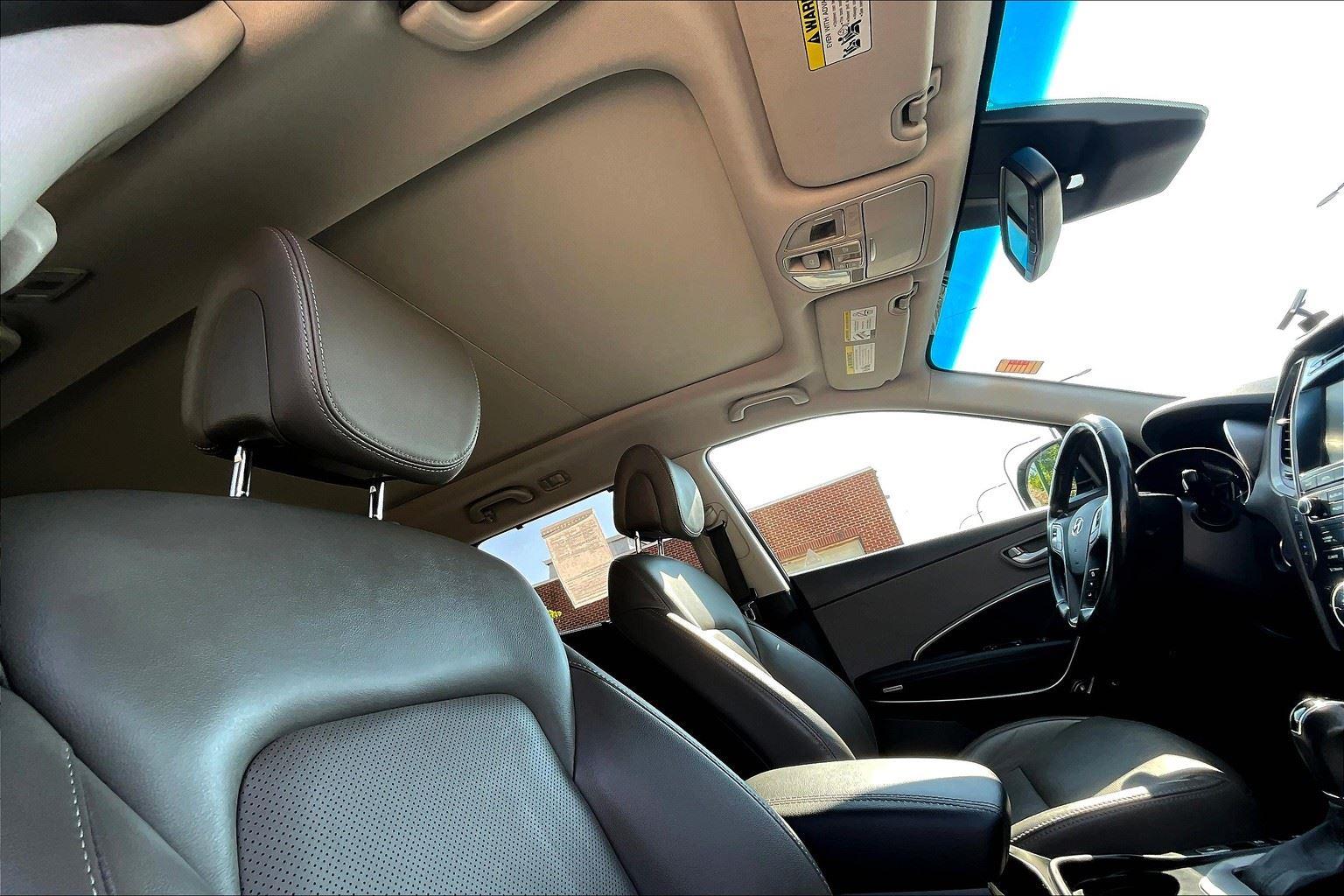 2017 Hyundai Santa Fe Limited Ultimate photo 19