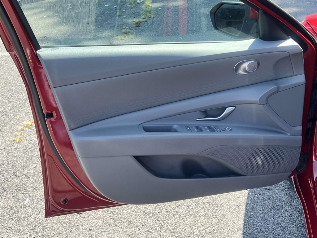 2023 Hyundai Elantra SEL photo 14