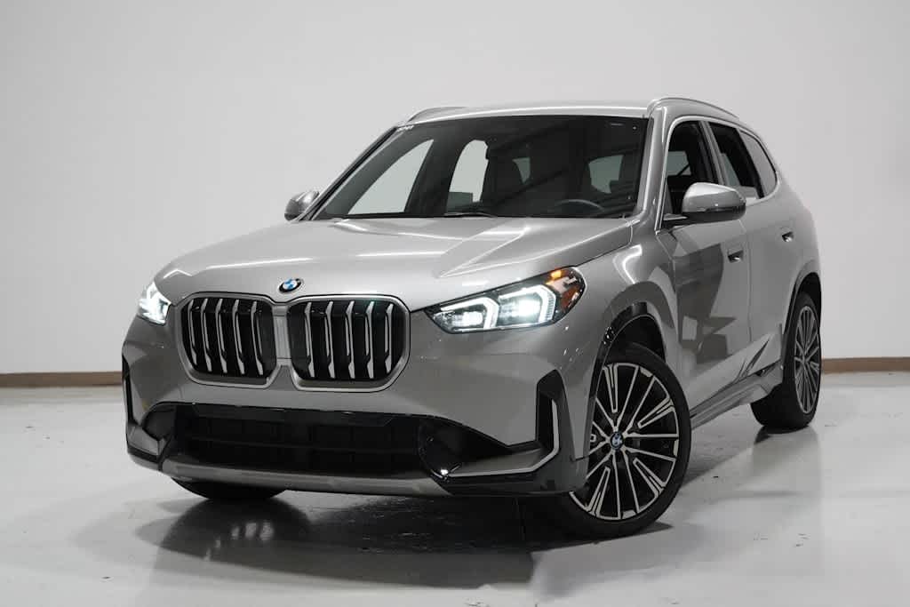 2025 BMW X1 28i's photo