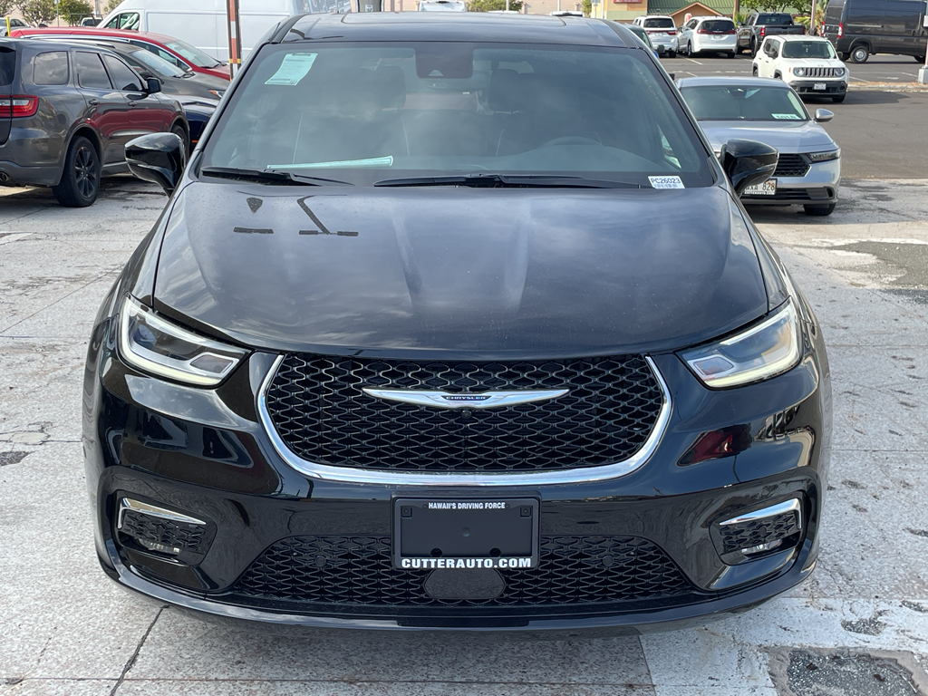 2026 Chrysler Pacifica Limited's photo