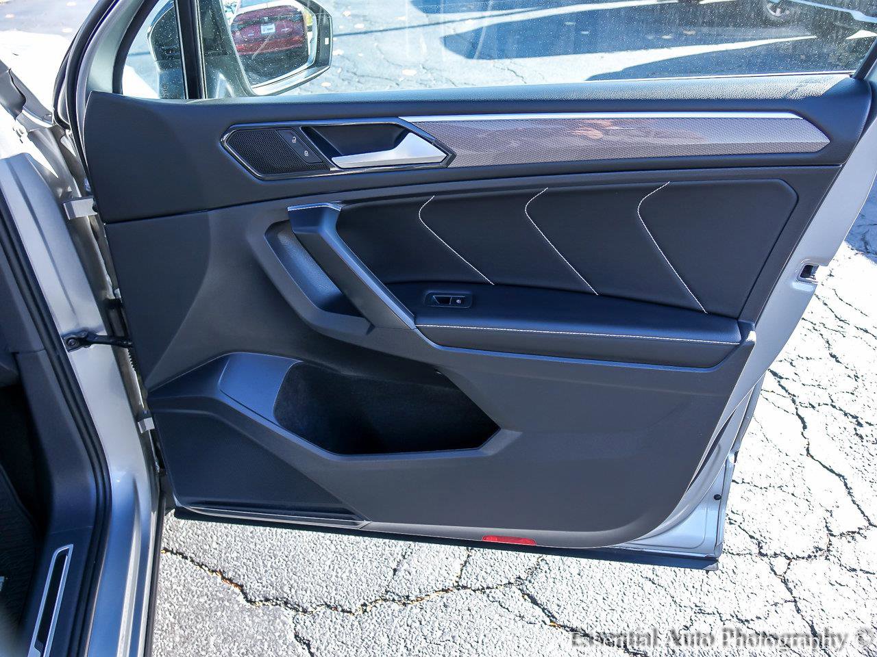 2023 VOLKSWAGEN TIGUAN - Image 22