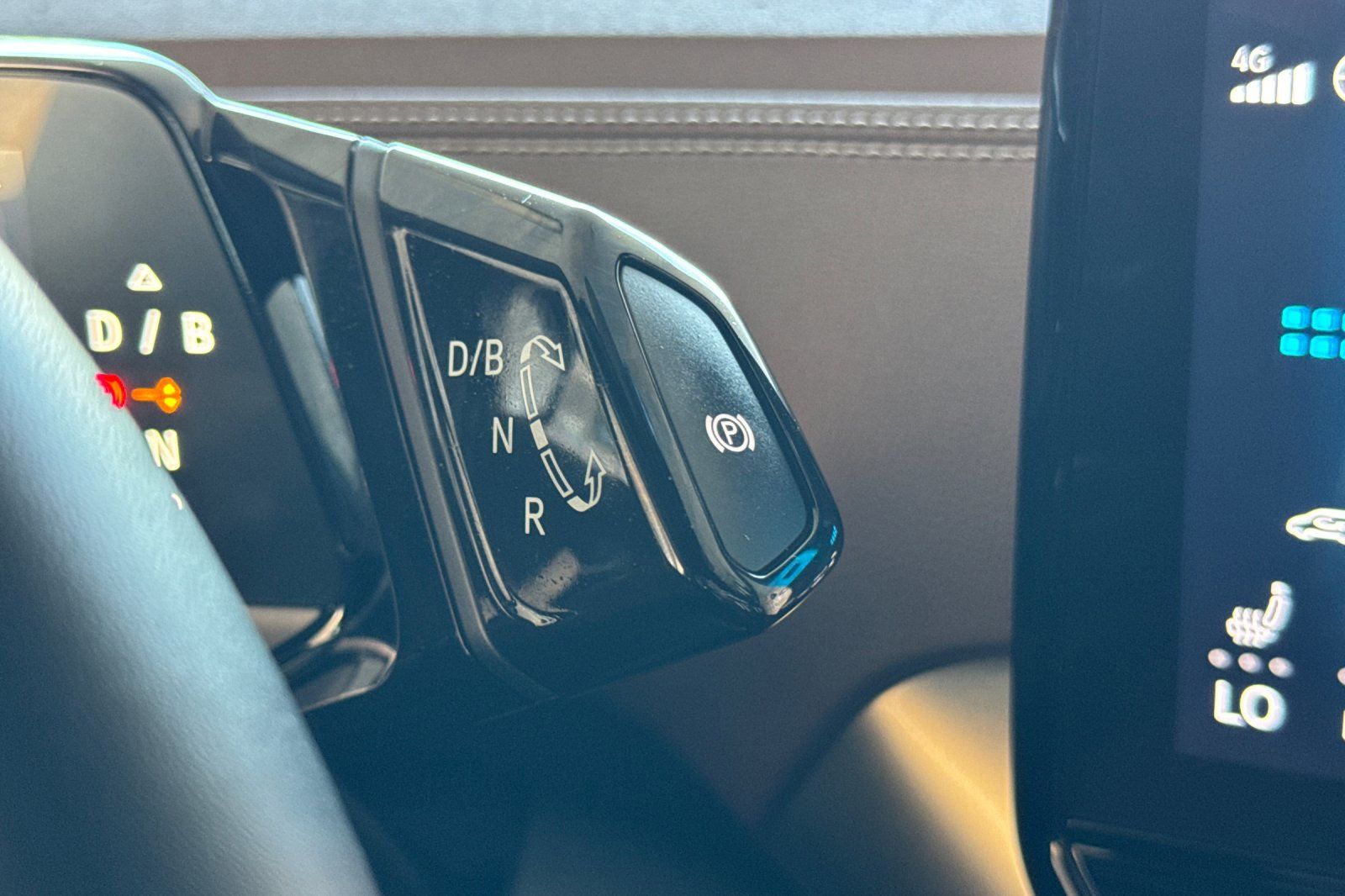 2023 Volkswagen ID.4 Pro photo 19