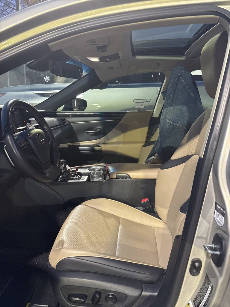 2020 Lexus ES 350 Base photo 4