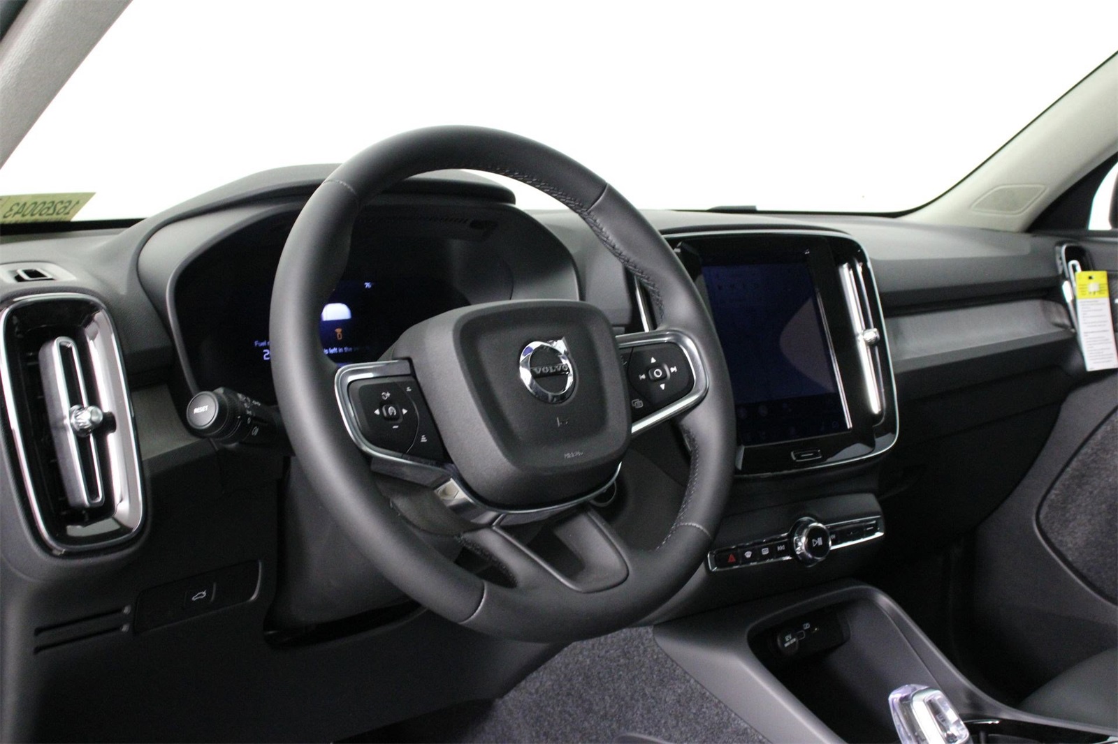 2026 Volvo XC40 photo 8