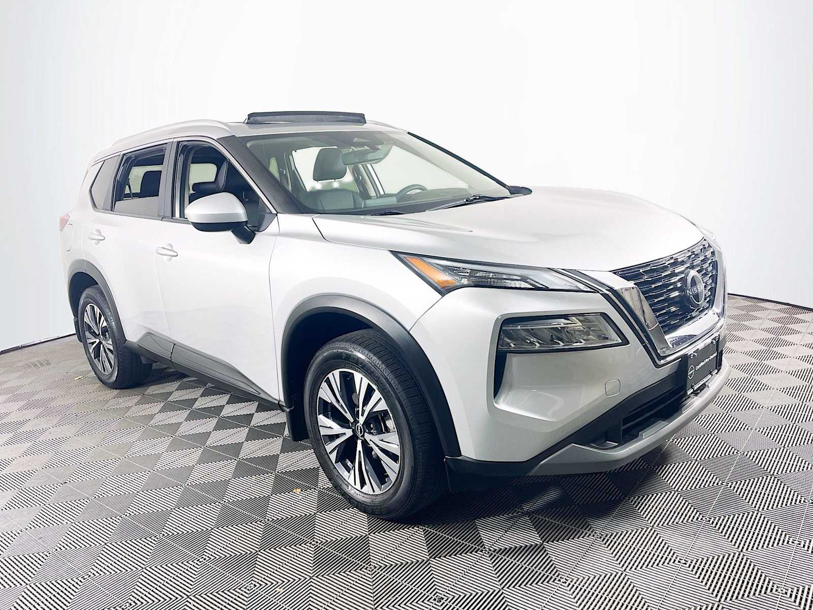 2023 Nissan Rogue SV photo 3