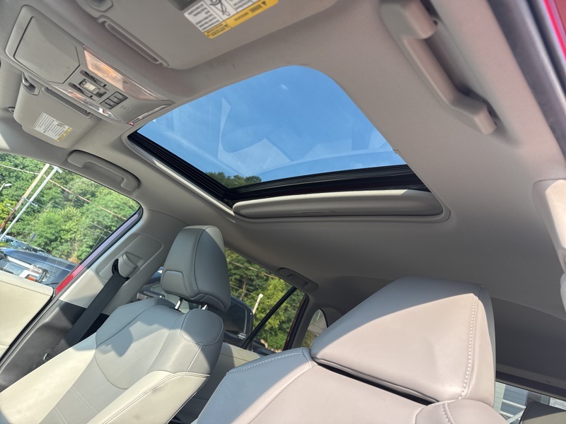2021 Toyota RAV4 XLE Premium photo 16