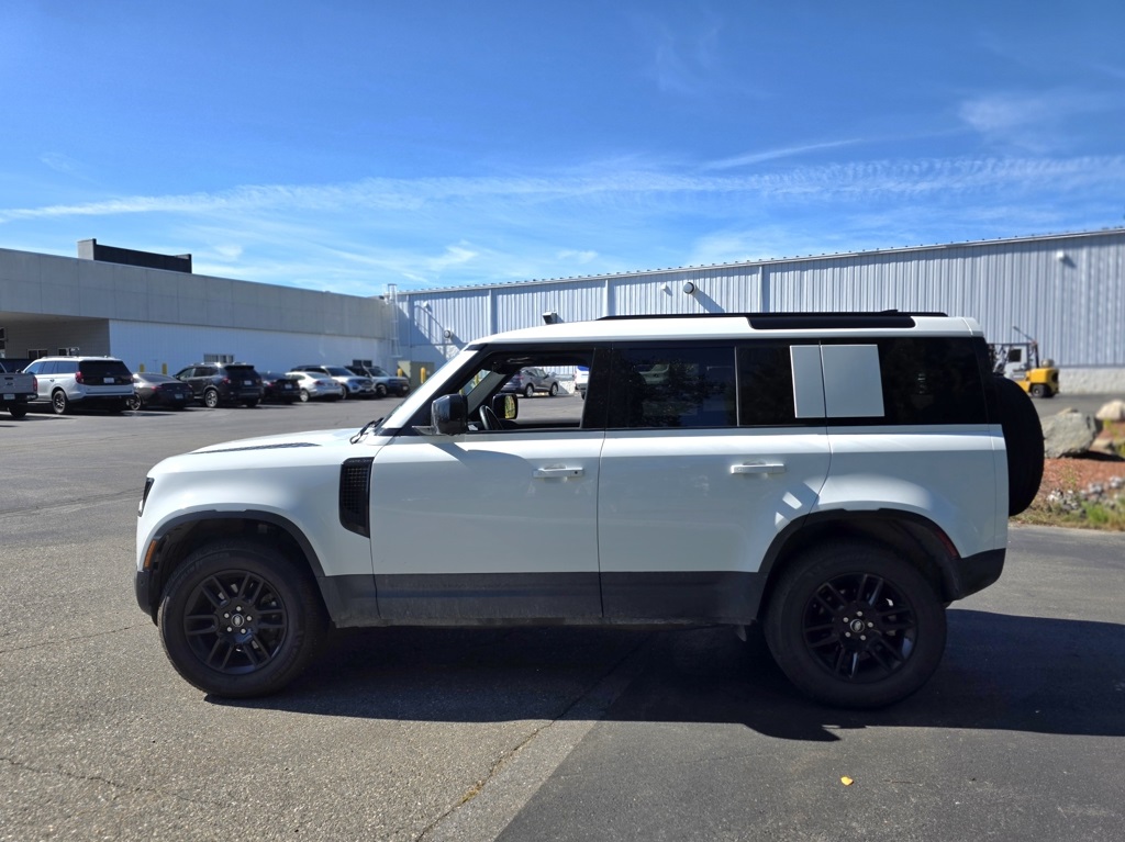 2025 Land Rover Defender S photo 4