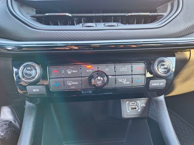 2025 Jeep Compass Limited photo 17