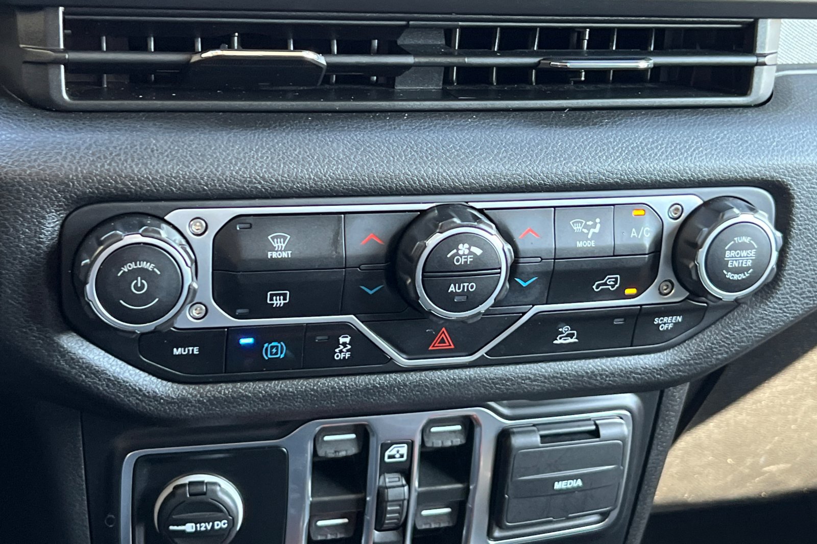 2024 Jeep Wrangler Sport S 4xe photo 18