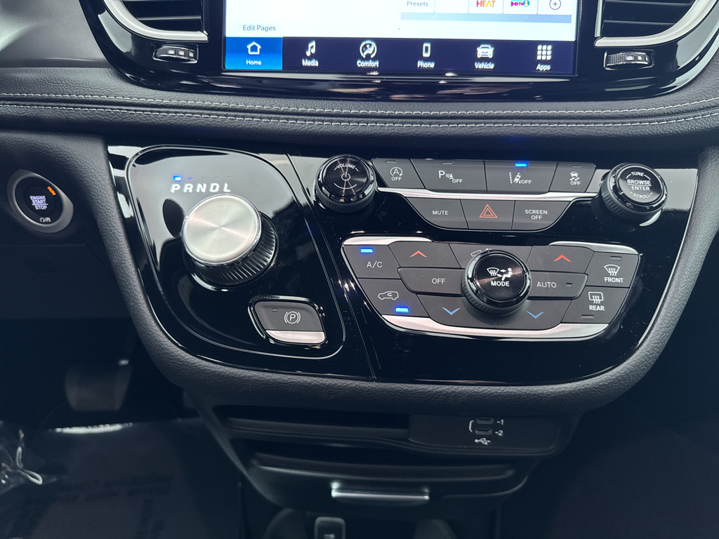 2026 Chrysler Pacifica photo 9