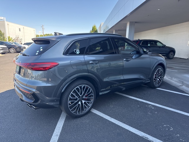 2025 Audi SQ5 Premium Plus photo 3