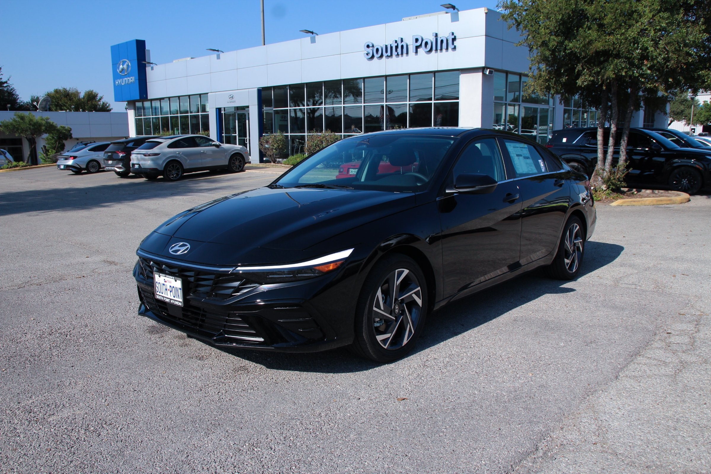 2025 Hyundai Elantra Limited photo 5