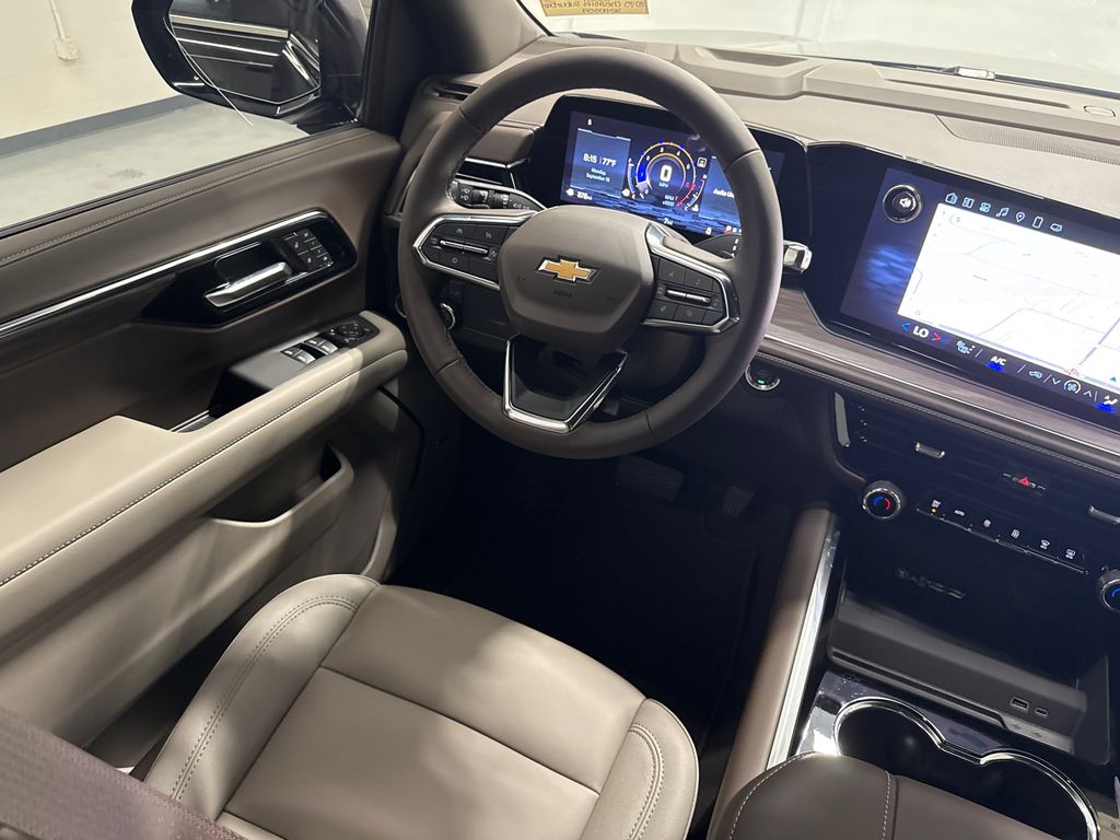 2025 Chevrolet Suburban LT photo 26