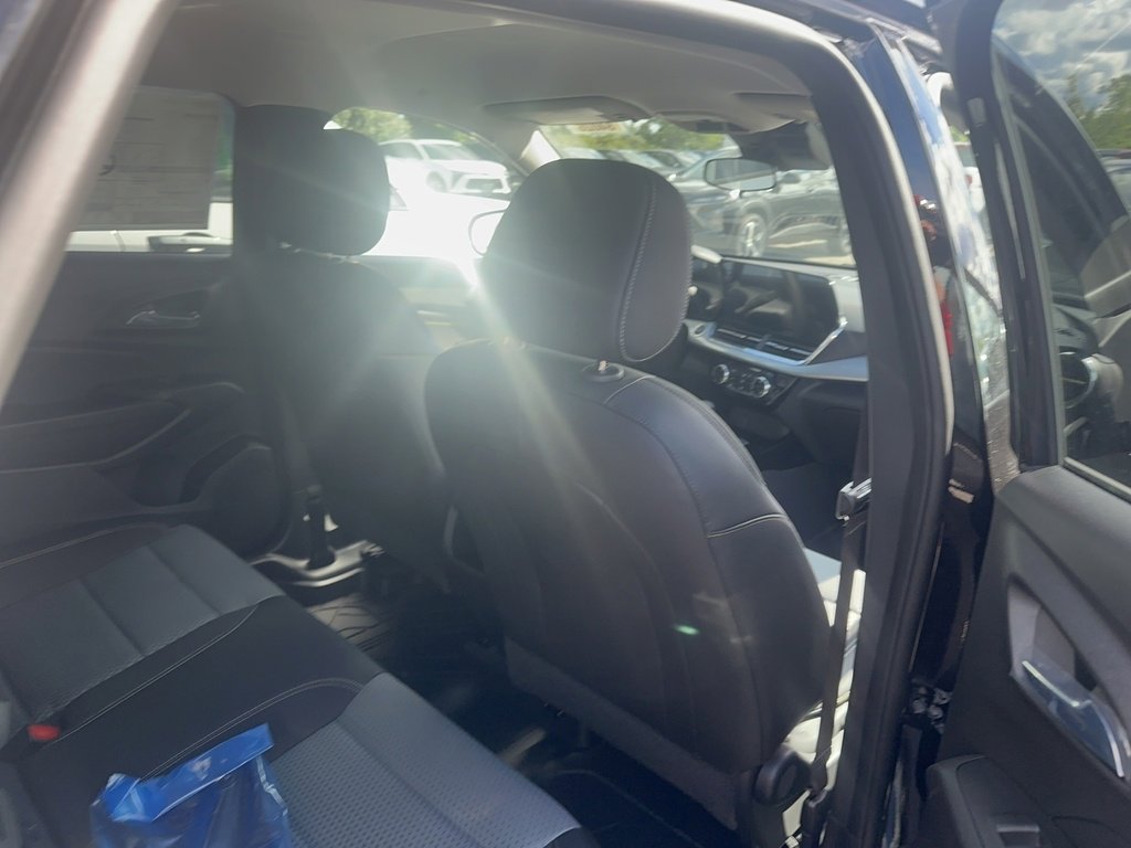 2025 Chevrolet Trax LT photo 3
