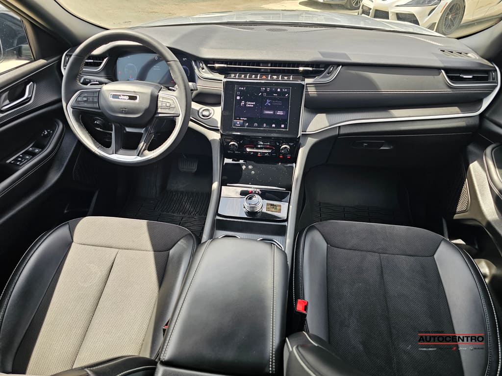 2024 Jeep Grand Cherokee Laredo photo 4