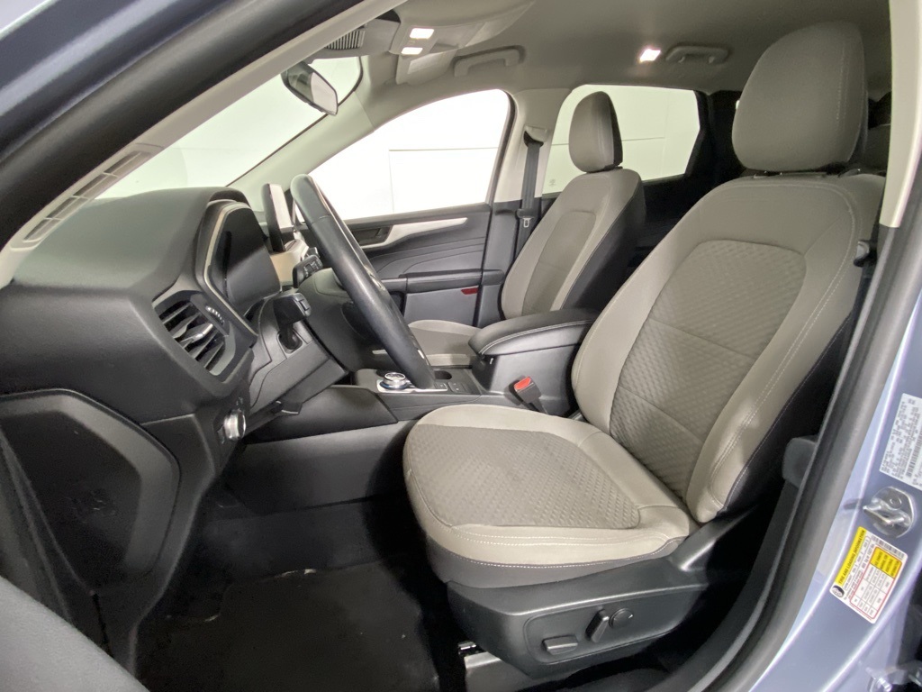 2022 Ford Escape SE photo 2