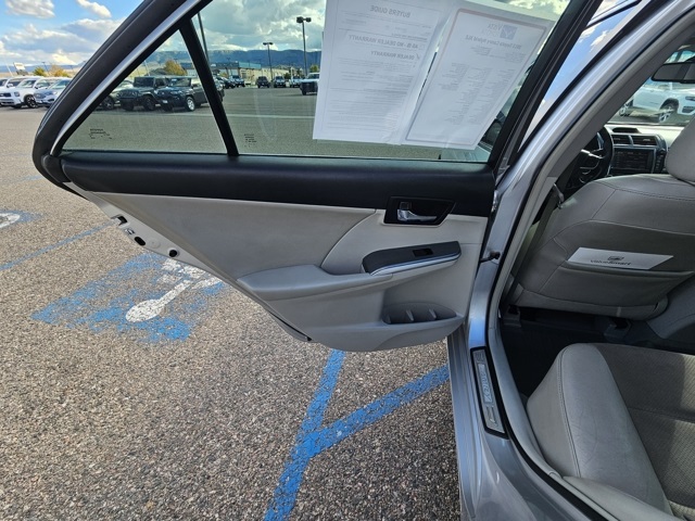 2012 Toyota Camry Hybrid XLE photo 17