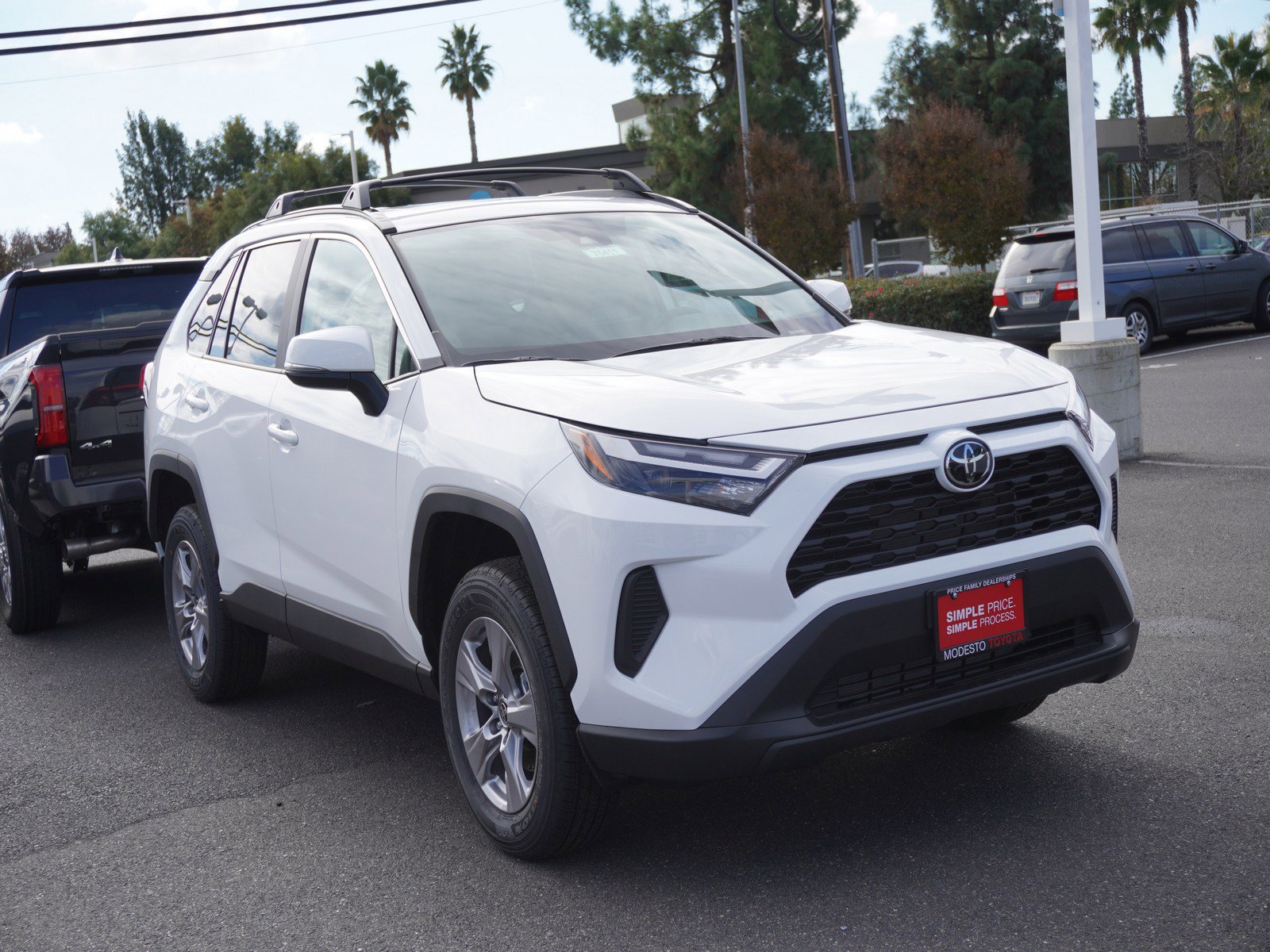 2025 Toyota RAV4 XLE's photo
