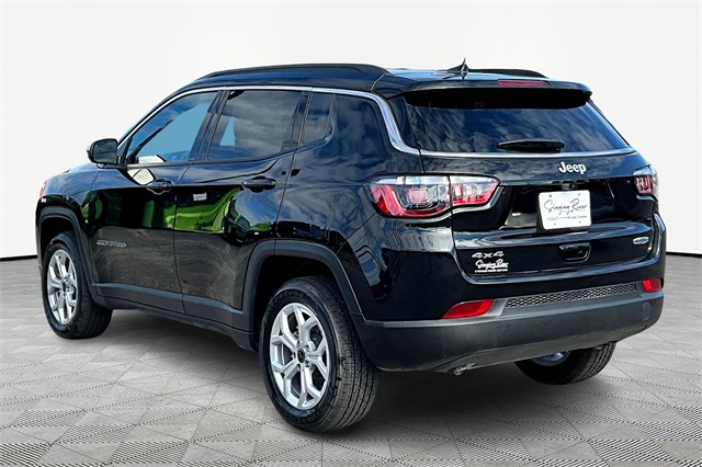 2025 Jeep Compass Latitude photo 2