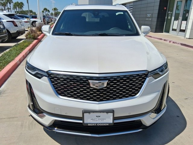 2025 Cadillac XT4 Luxury photo 2