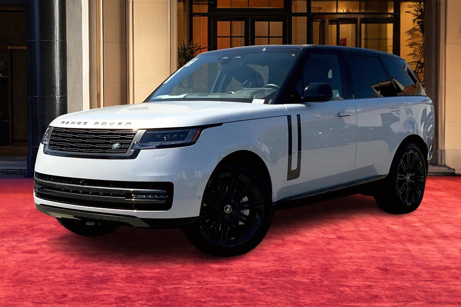 2025 Land Rover Range Rover SE's photo
