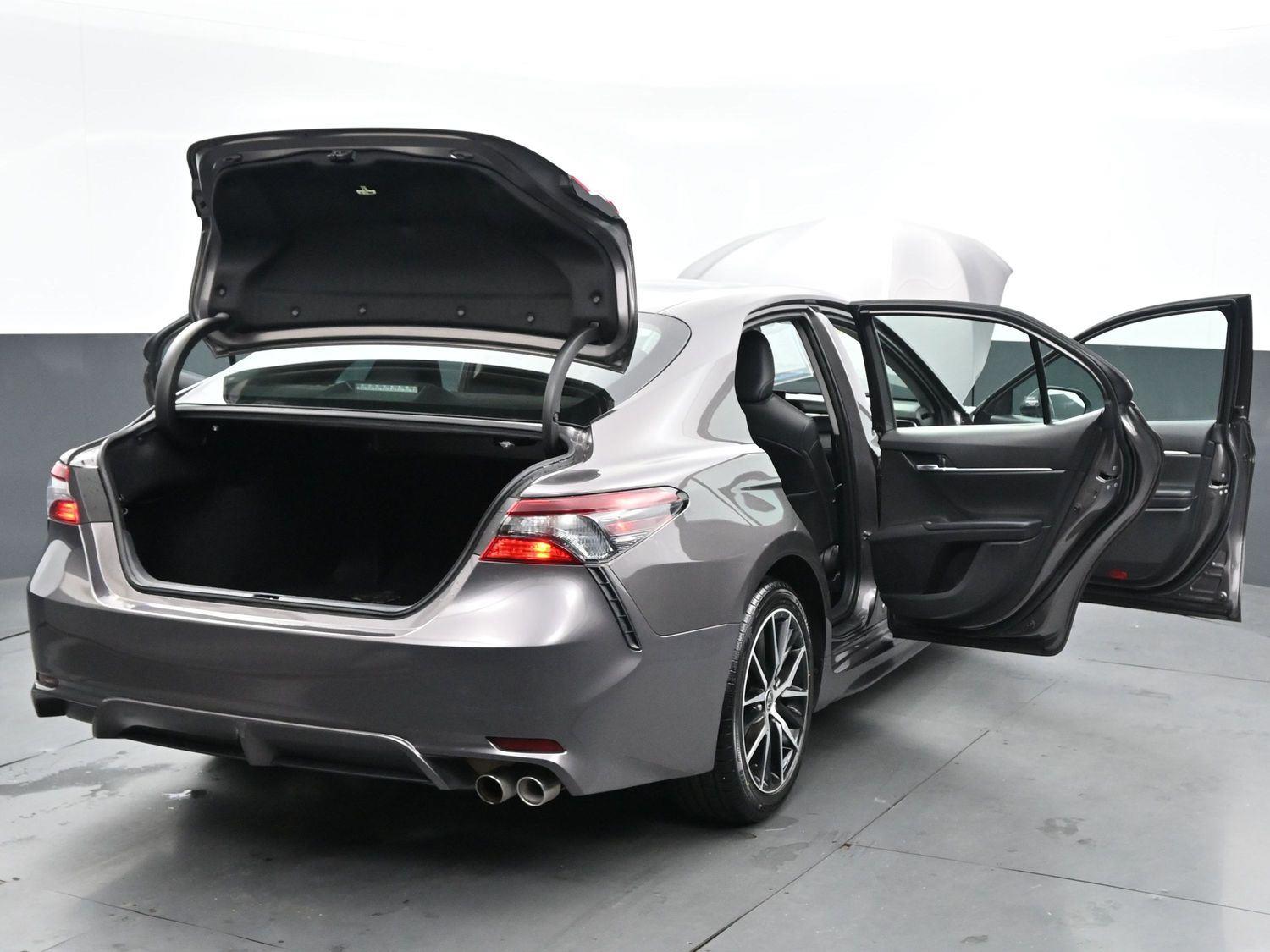 2022 Toyota Camry SE photo 38