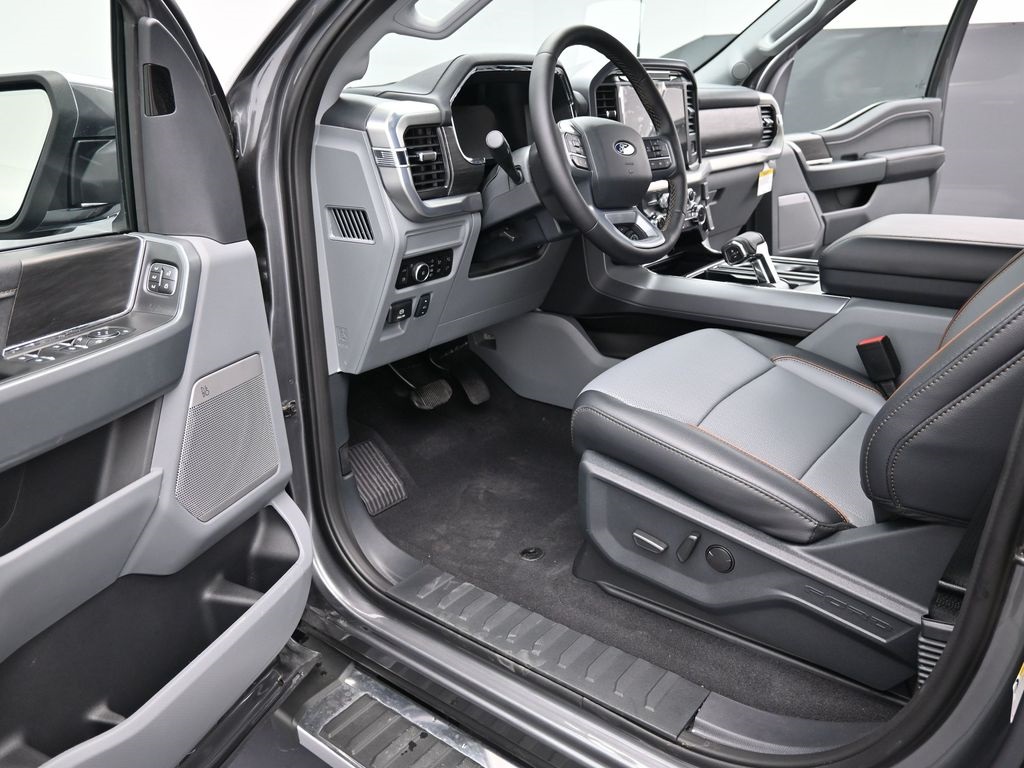2025 Ford F-150 Lariat photo 12