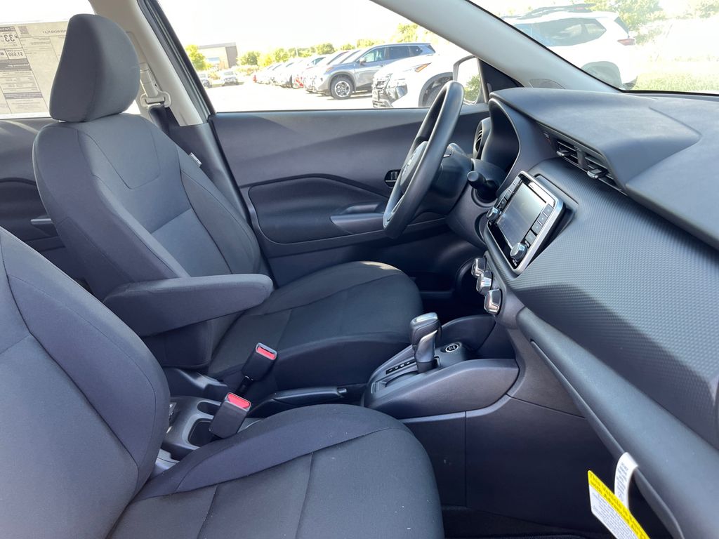 2025 Nissan Kicks Play S photo 23