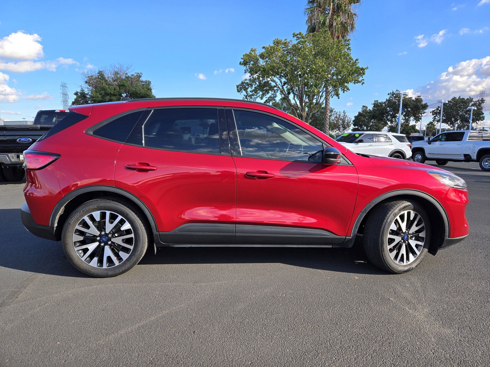 2020 Ford Escape SE Sport Hybrid photo 3