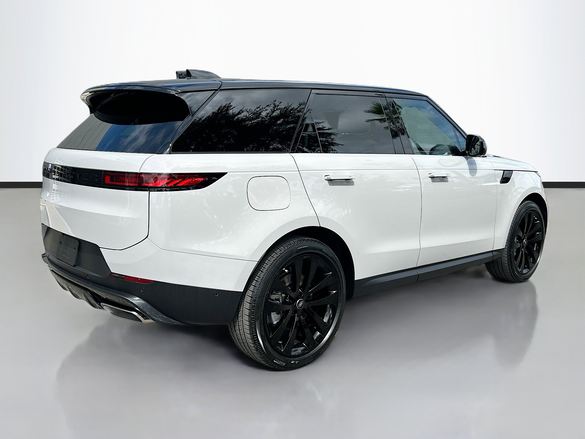 2025 Land Rover Range Rover Sport SE photo 3