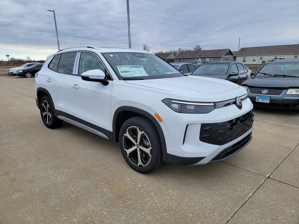 2026 Volkswagen Tiguan SE's photo