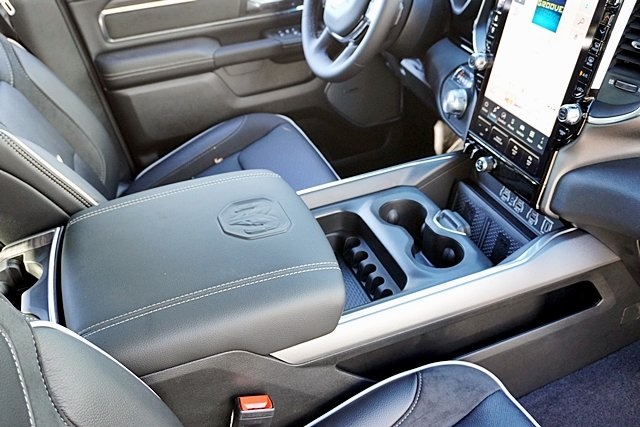 New 2026 Diamond Black Crystal Pearl-Coat Exterior Paint RAM Laramie image 14