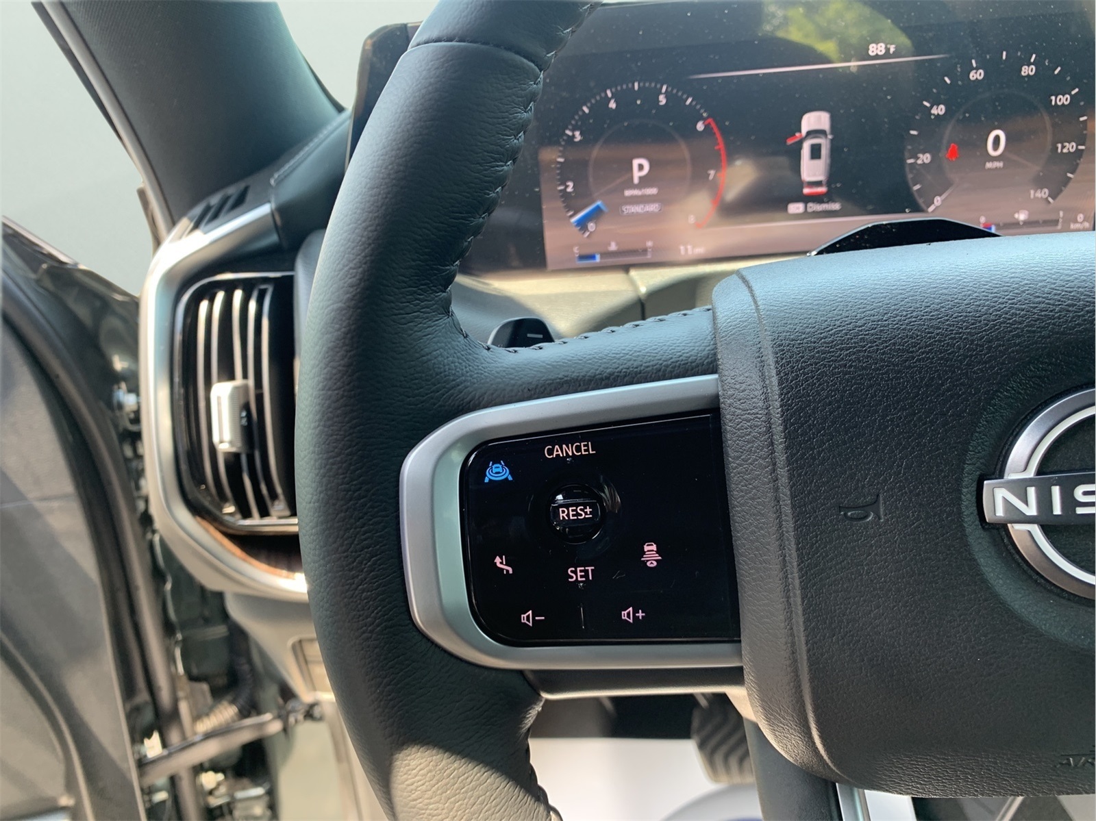 2025 Nissan Armada SL photo 12