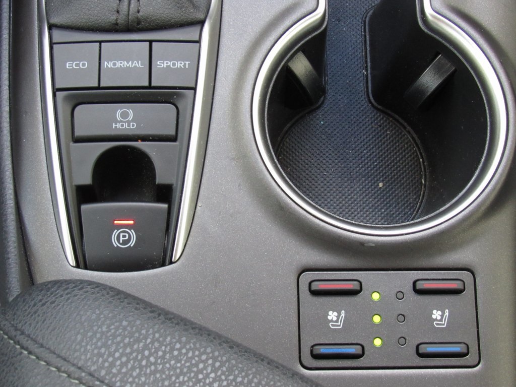 2022 Toyota Camry XLE photo 23