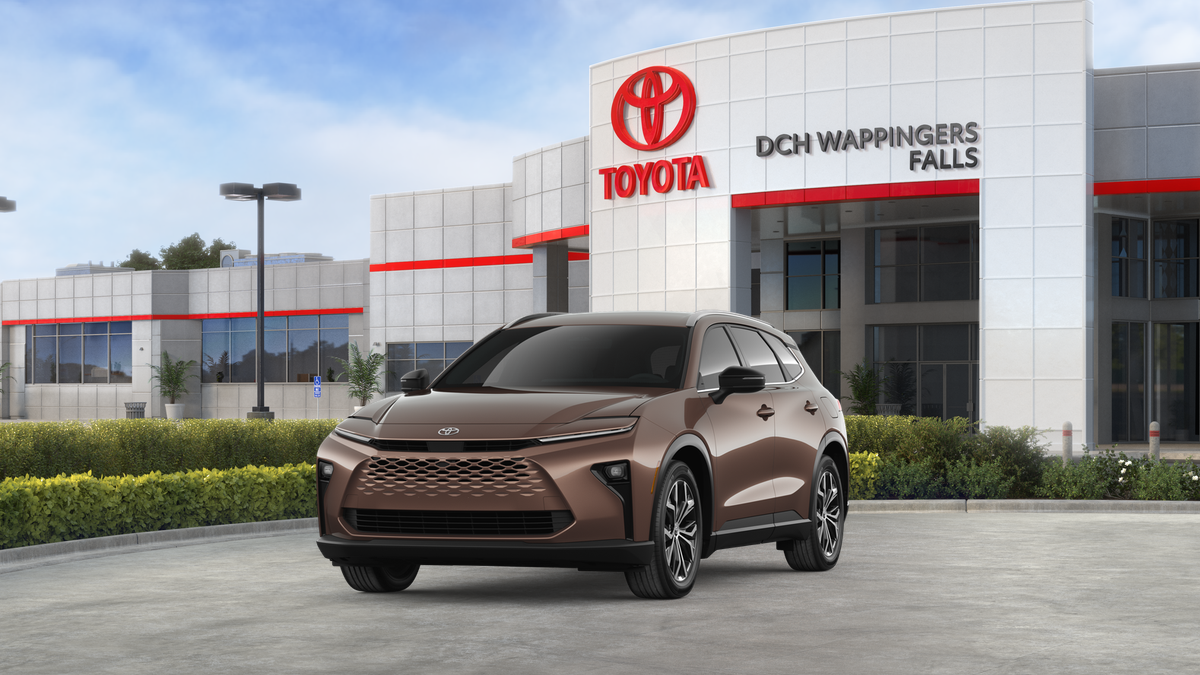 2025 Toyota Crown Signia XLE's photo